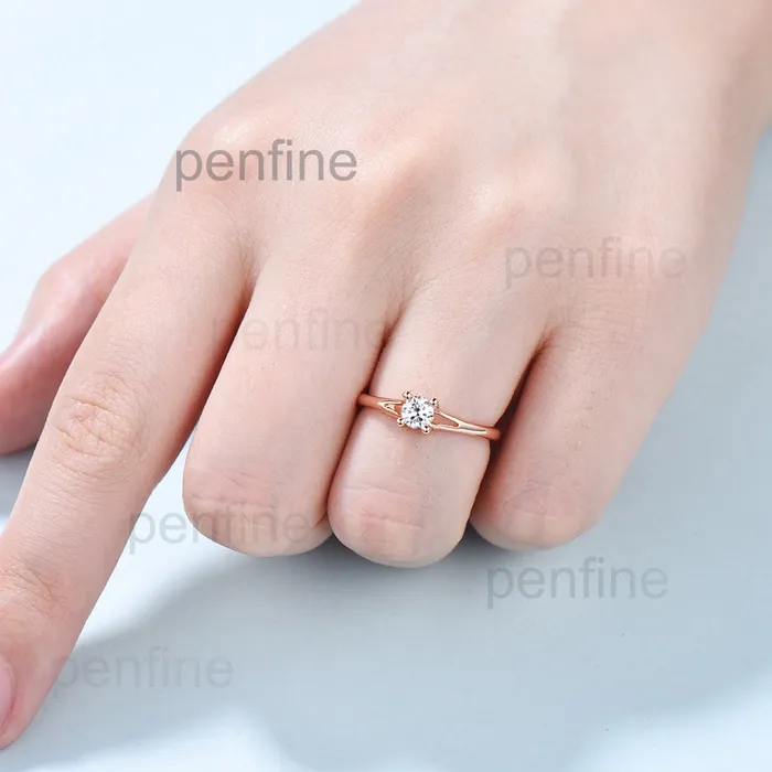PENFINE Rings Minimalist Diamond Engagement Ring Dainty Plain Gold Moissanite Wedding Ring for Women Solid 14K Rose Gold Split Shank Anniversary Ring