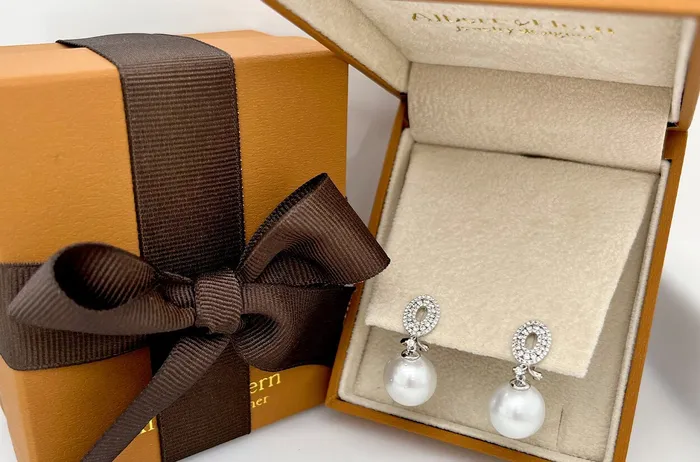 Albert Hern Earrings Earrings 18kt Gold Outline Diamonds Ovals Pearls Drop Albert Hern Earrings Earrings 18kt Gold Outline Diamonds Ovals Pearls Drop