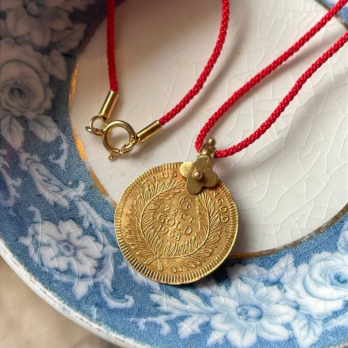 Prasana Coin Pendant 22k Gold 1963 Vintage Vintage Paris Jewelry PreStyled Sets Prasana Coin Pendant 22k Gold 1963 Vintage Vintage Paris Jewelry PreStyled Sets