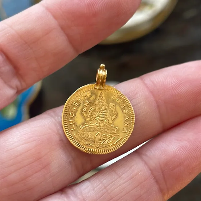 Prasana Coin Pendant 22k Gold 1963 Vintage Vintage Paris Jewelry PreStyled Sets Prasana Coin Pendant 22k Gold 1963 Vintage Vintage Paris Jewelry PreStyled Sets