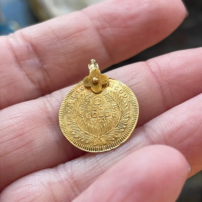 Prasana Coin Pendant 22k Gold 1963 Vintage Vintage Paris Jewelry PreStyled Sets Prasana Coin Pendant 22k Gold 1963 Vintage Vintage Paris Jewelry PreStyled Sets