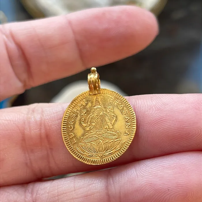 Prasana Coin Pendant 22k Gold 1963 Vintage Vintage Paris Jewelry PreStyled Sets Prasana Coin Pendant 22k Gold 1963 Vintage Vintage Paris Jewelry PreStyled Sets