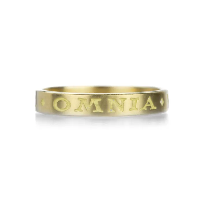 18k Engraved Omnia Vincit Amor Band Gabriella Kiss Rings