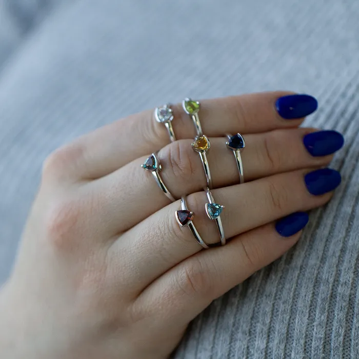 Independent Jewellers Rings 10kt White Gold Peridot Ring