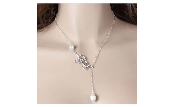 sparklingselections High Quality Hollow Leaves Shaped Simulated Pearl Woman Necklace Necklaces sparklingselections High Quality Hollow Leaves Shaped Simulated Pearl Woman Necklace Necklaces